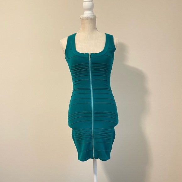 2B BeBe fitting mini dress. - Picture 2 of 8